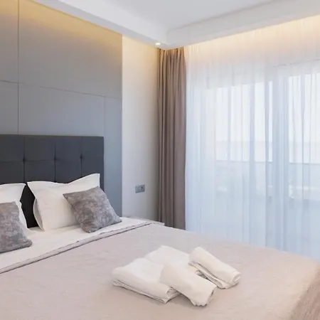 Sunny Lux 1 In By Guide * Makarska