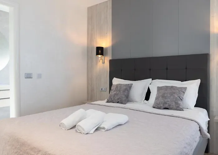 Sunny Lux 1 In By Guide Makarska