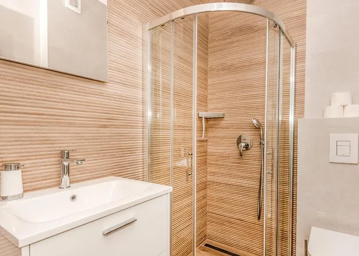 Sunny Lux 1 In By Guide Makarska